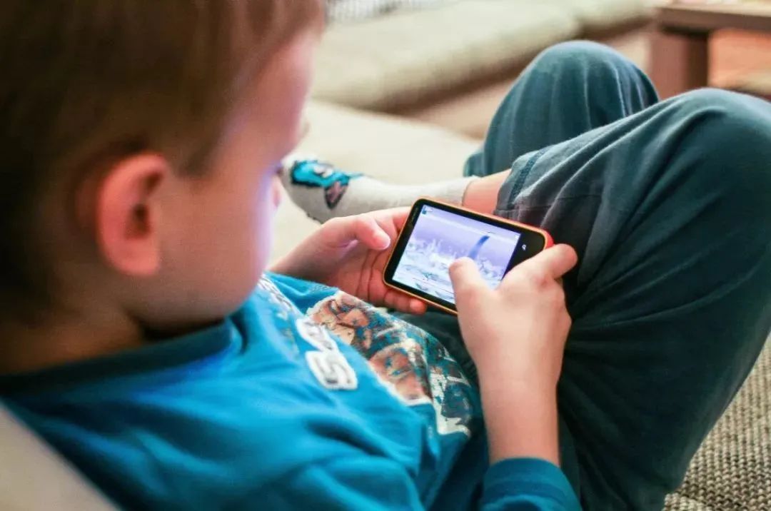 网课使孩子成了手机控，怎么破？